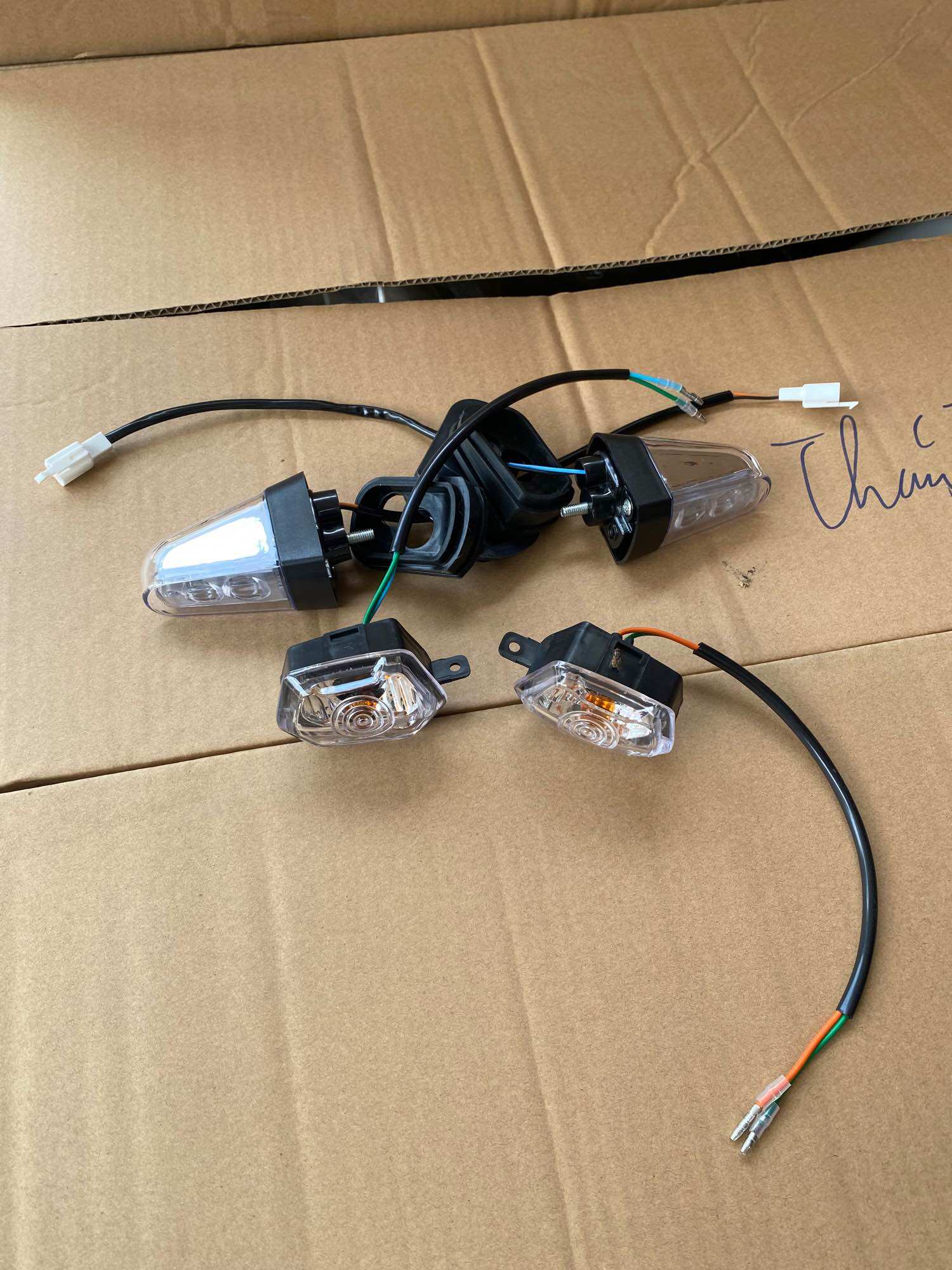 Bộ xinh nhan trước sau xe máy cúp đời mới hãng xe đetech