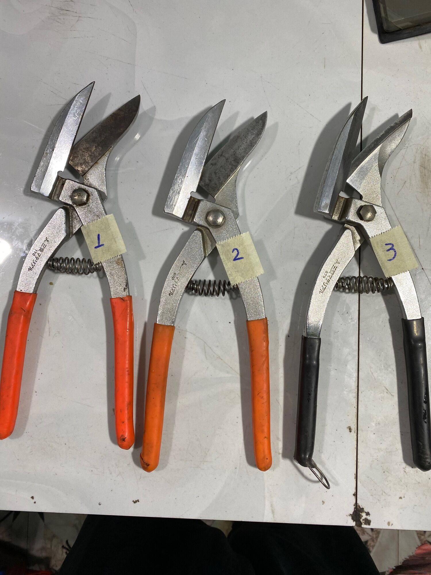 Ứng Dụng Thực Tế Của Kéo Cắt Tôn Mitsubishi