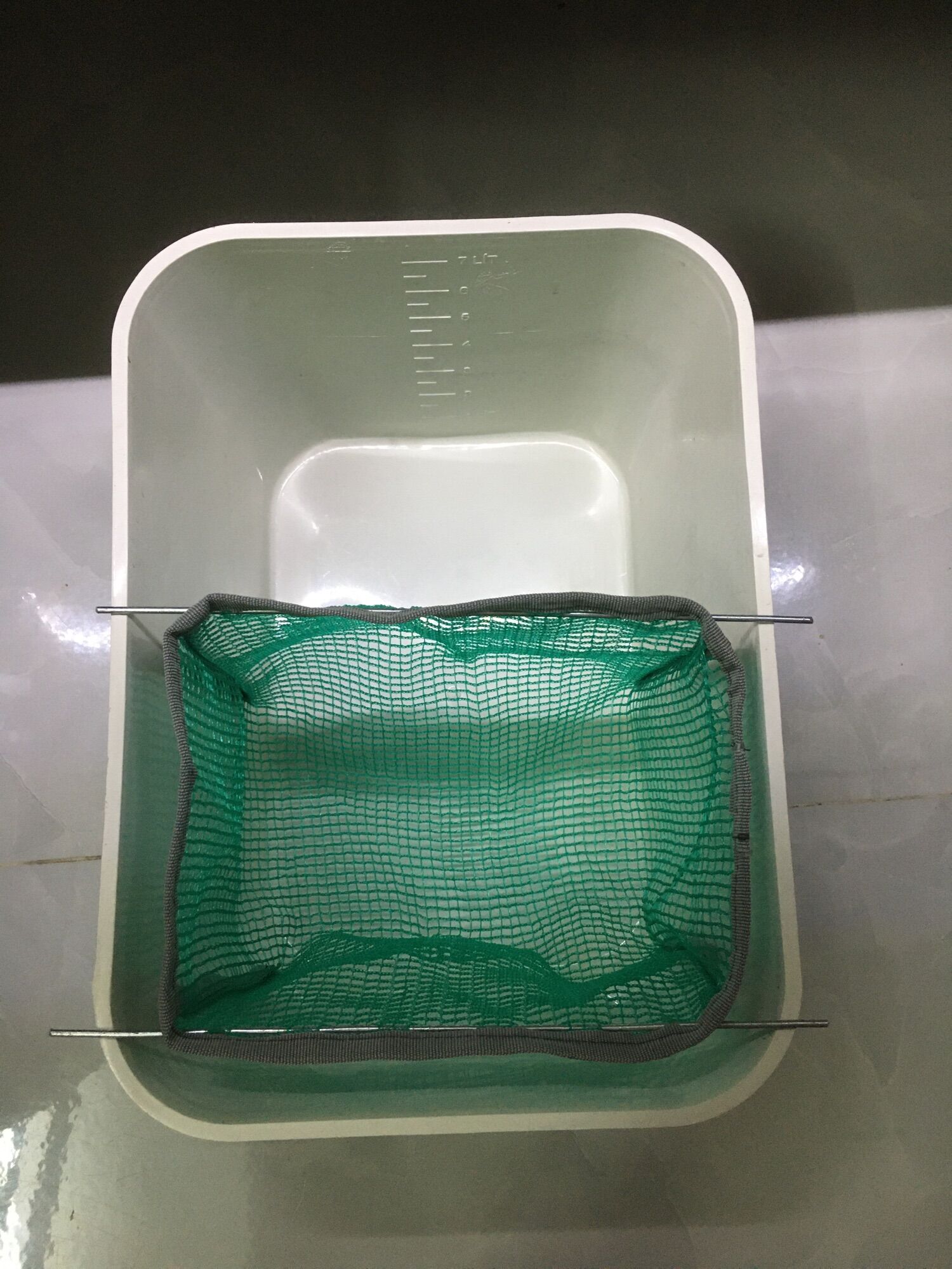 Lồng lưới đẻ cá Guppy cho khay 7l