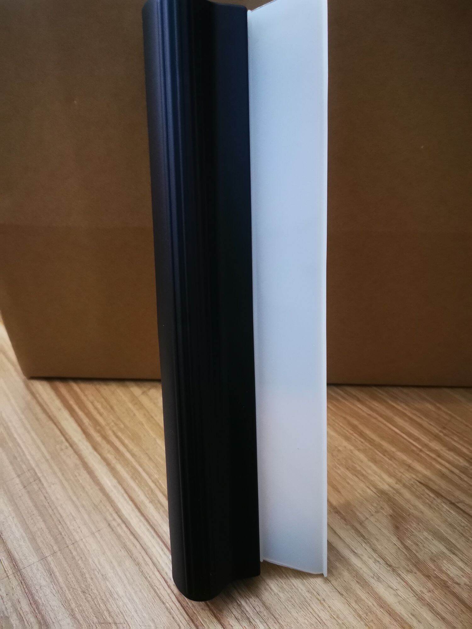 Cây gạt nước rửa xe ô tô silicon