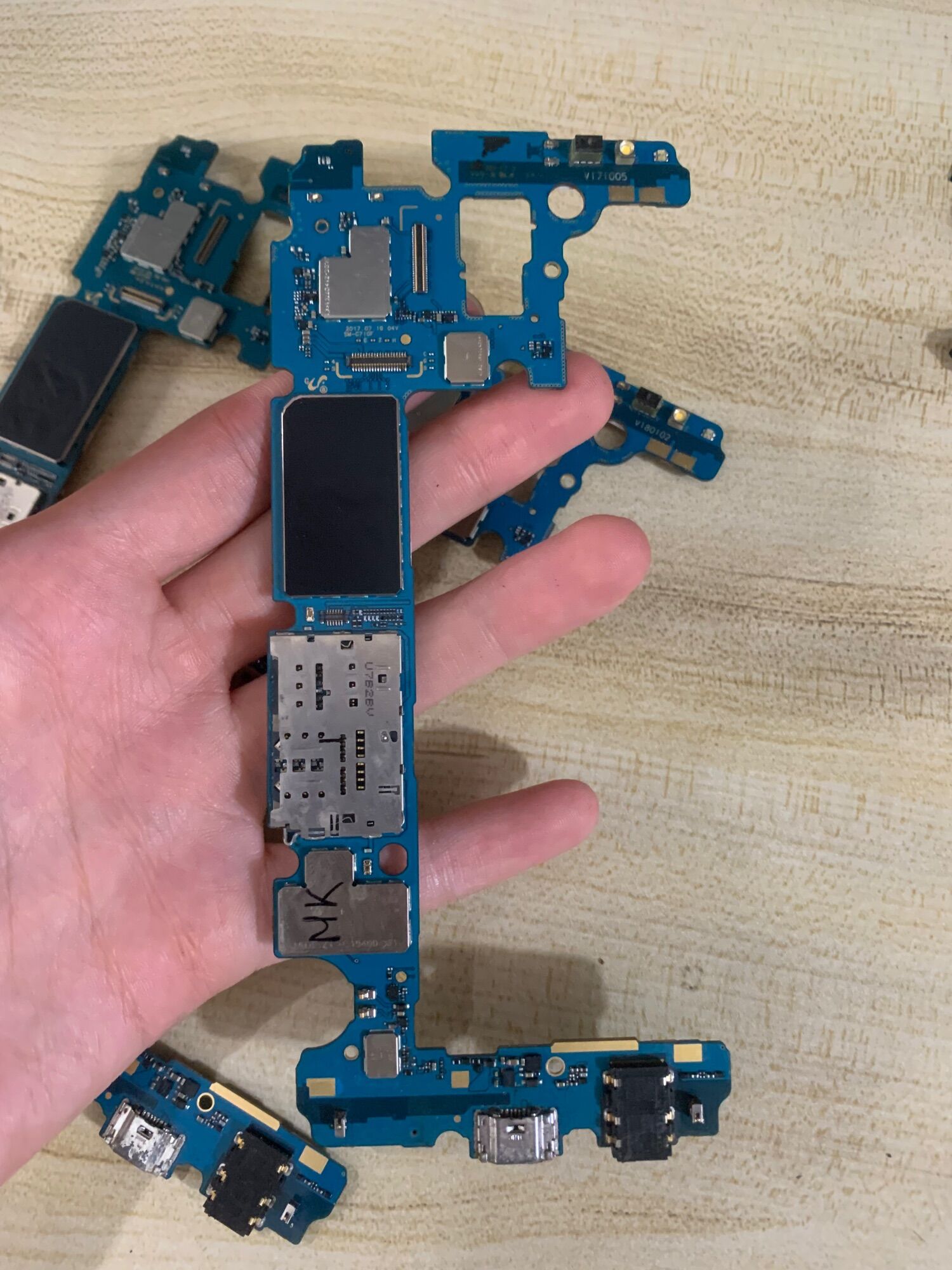 Main samsung j7 + zin full hàng cao cấp.