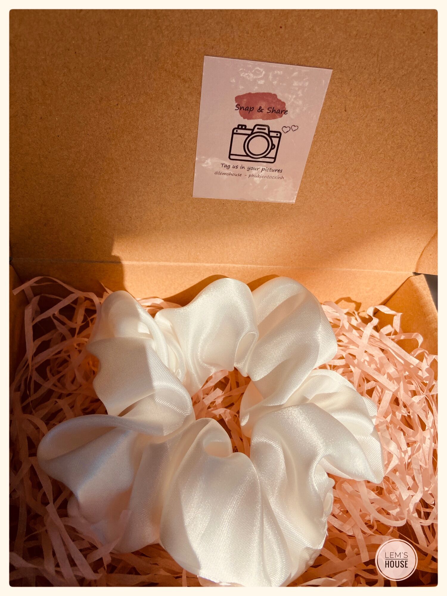 CỘT TÓC SCRUNCHIE LỤA NHIỀU MÀU NỮ TÍNH