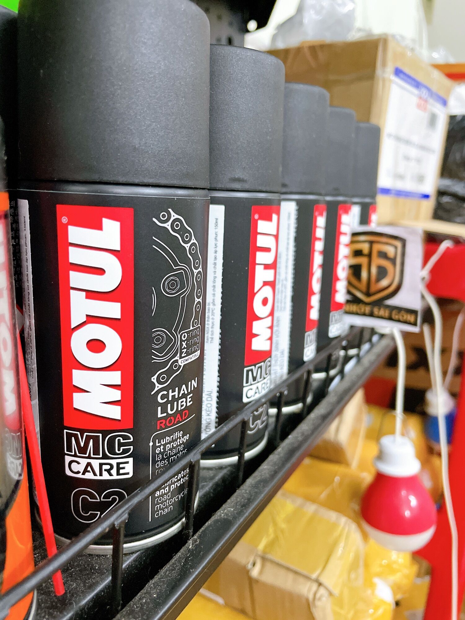 Chai xịt dưỡng sên Motul C2 150ml
