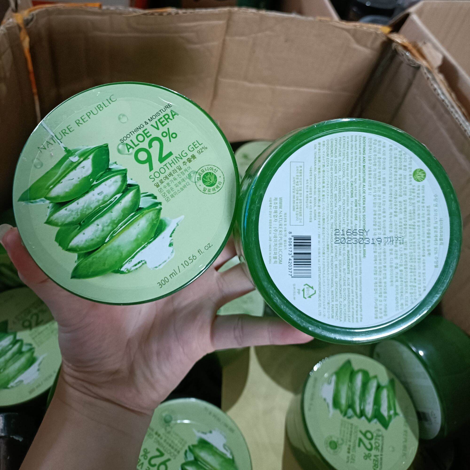 Gel dưỡng da nha đam Farm Stay Aloevera Moisture Soothing Gel 92%