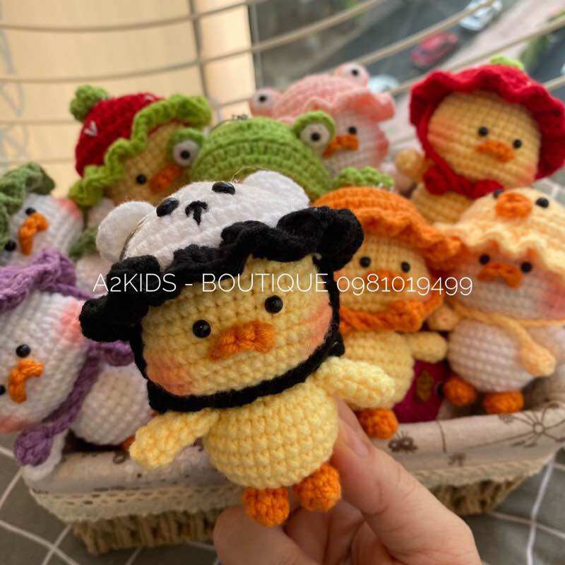 [Có sẵn] Móc khoá con vịt/ Gấu dâu bằng len thủ công handmade siêu cute