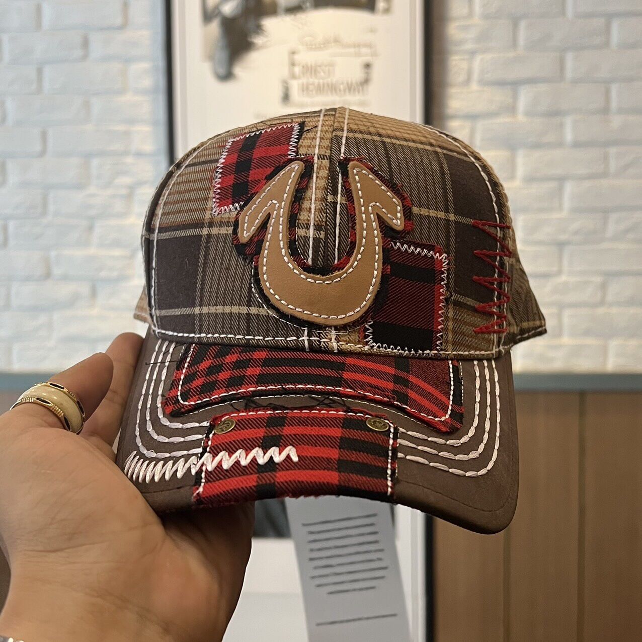 Nón kết/Mũ lưỡi trai Truereligion Địa U