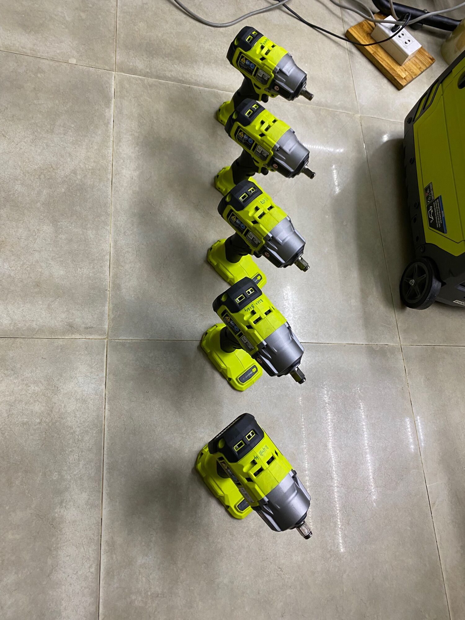 Ryobi P262