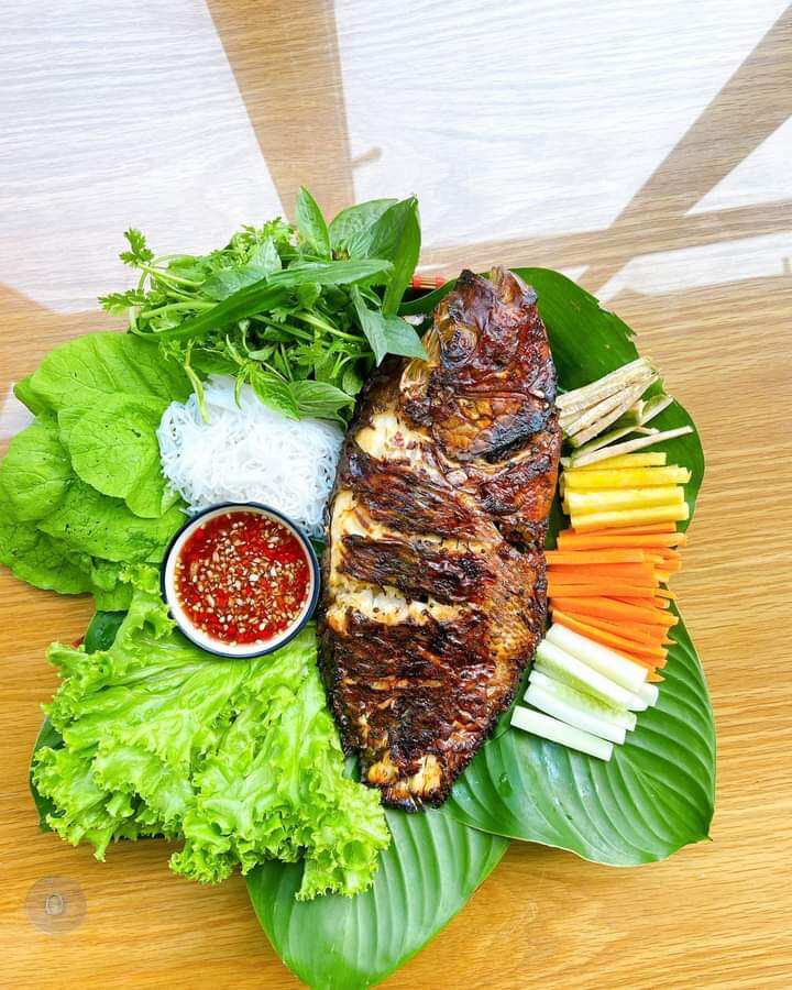 Vỉ nướng cá rô phi có nhông cho máy quay
