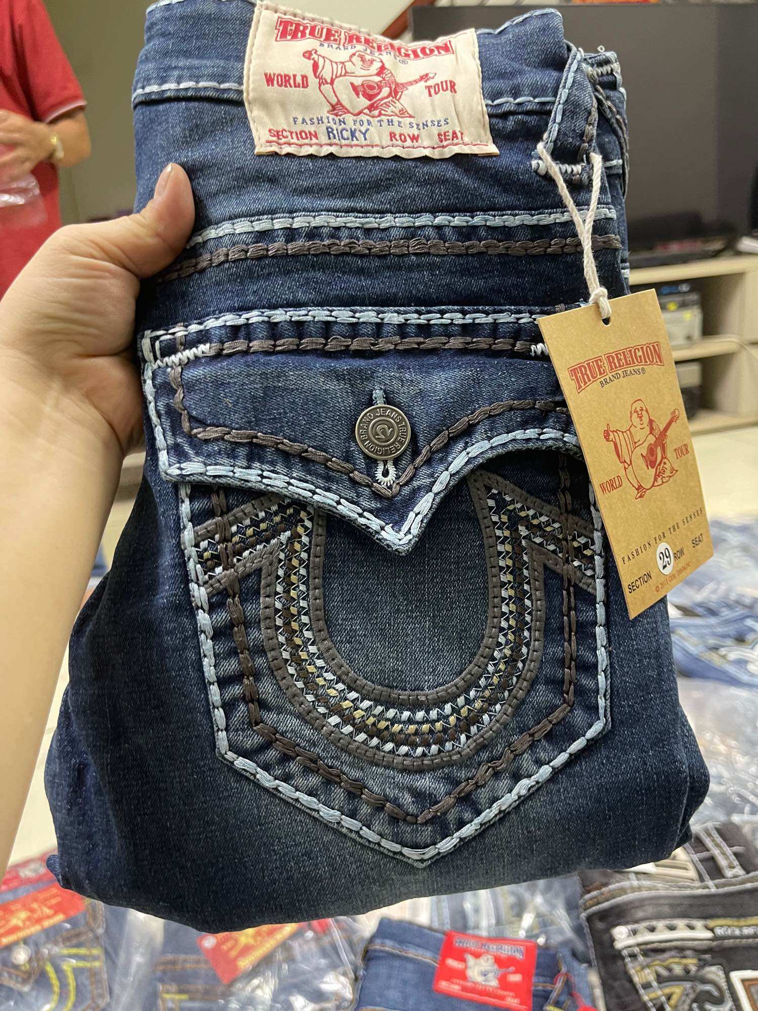Quần jeans nam nắp túi chỉ nổi