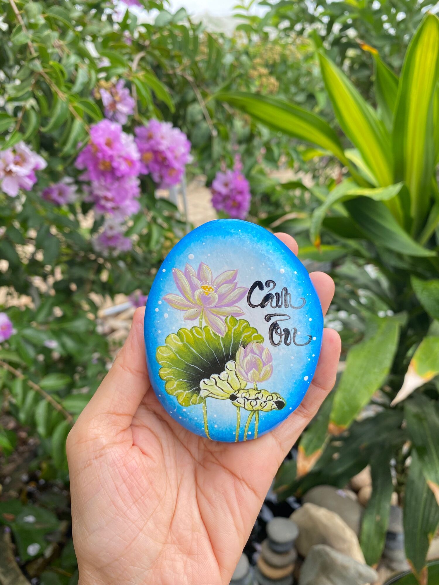 Hòn đá biết ơn mẫu hoa sen Cảm Ơn