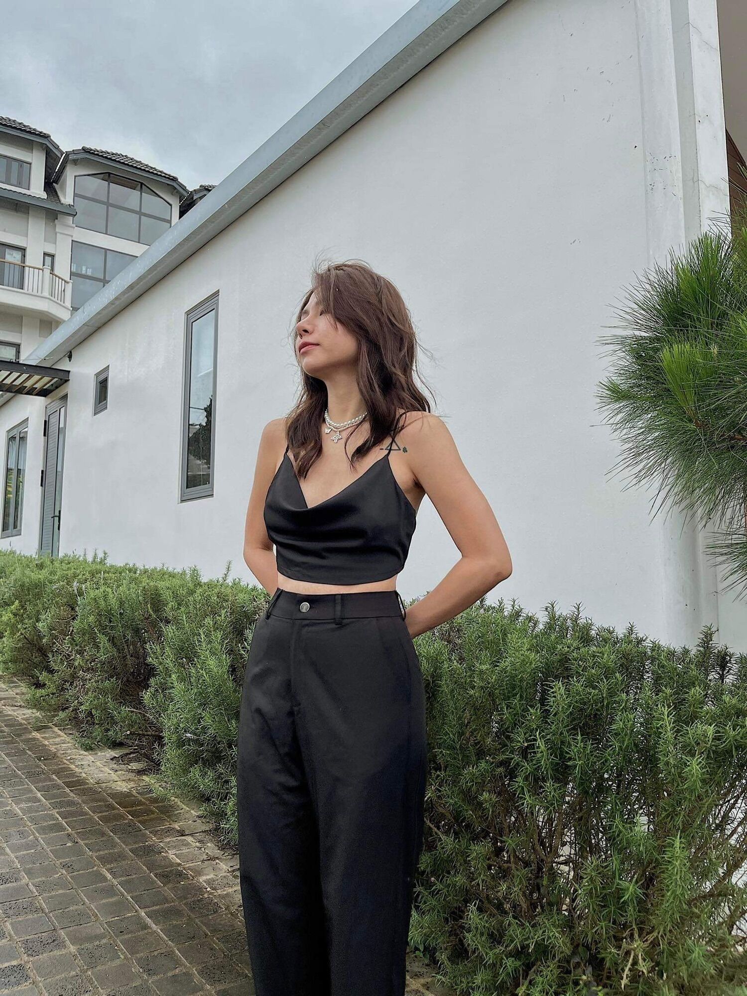 Áo hai dây cổ đổ
