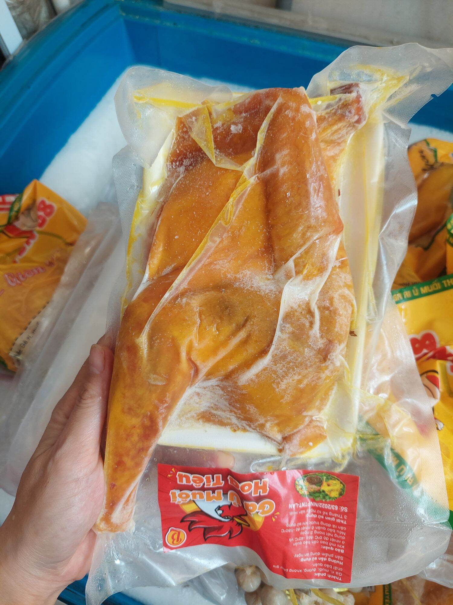 Nửa con gà ủ muối hoa tiêu
