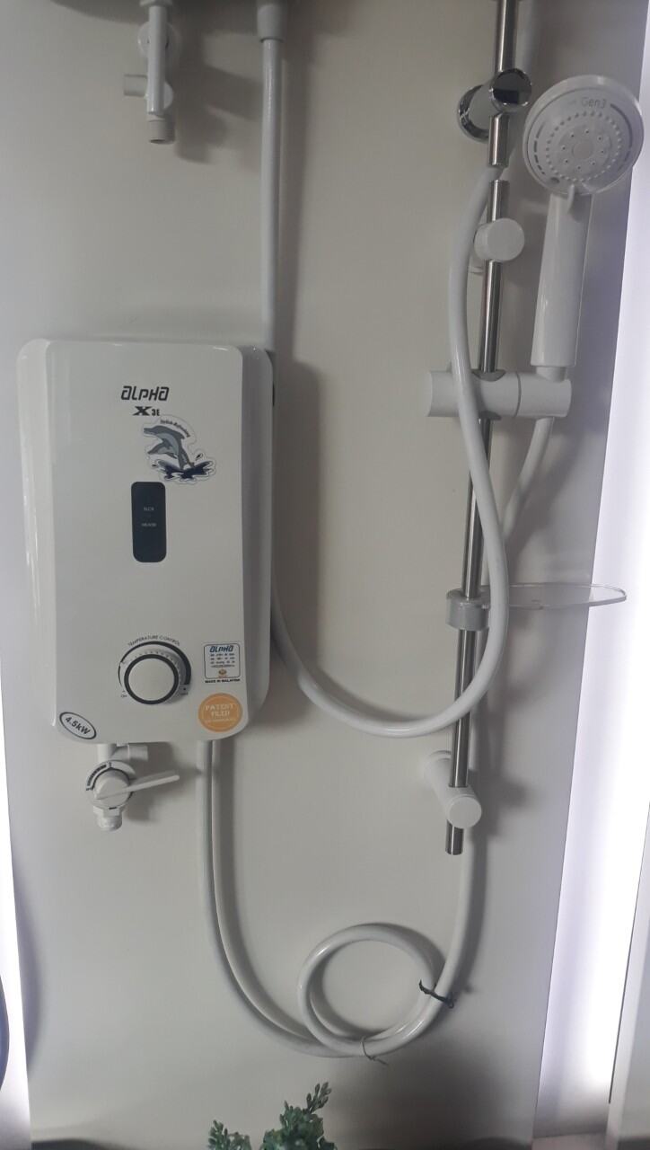 Máy tắm nước nóng nhập khẩu malaysia Alpha X3E
