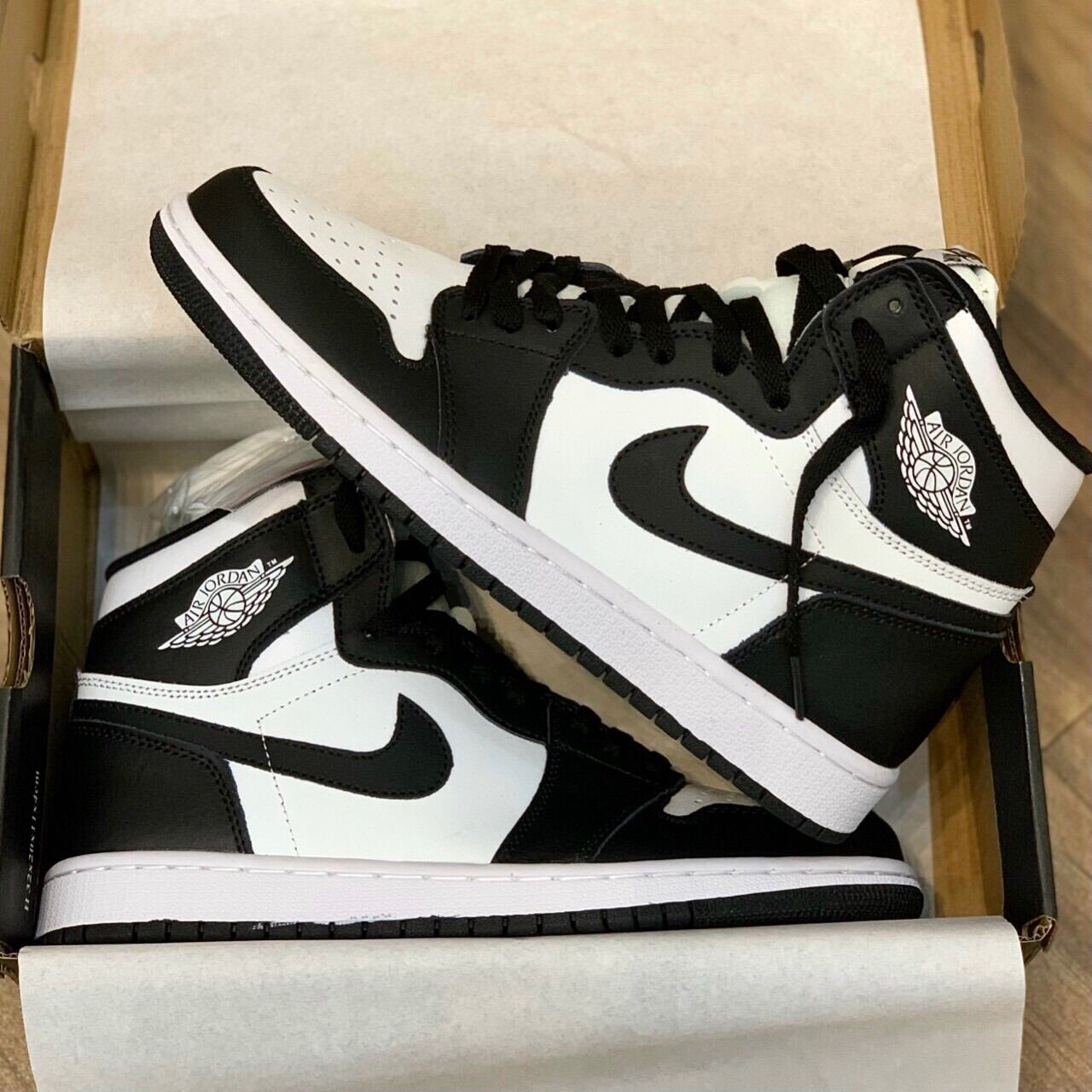 Jordan 1 high Black White