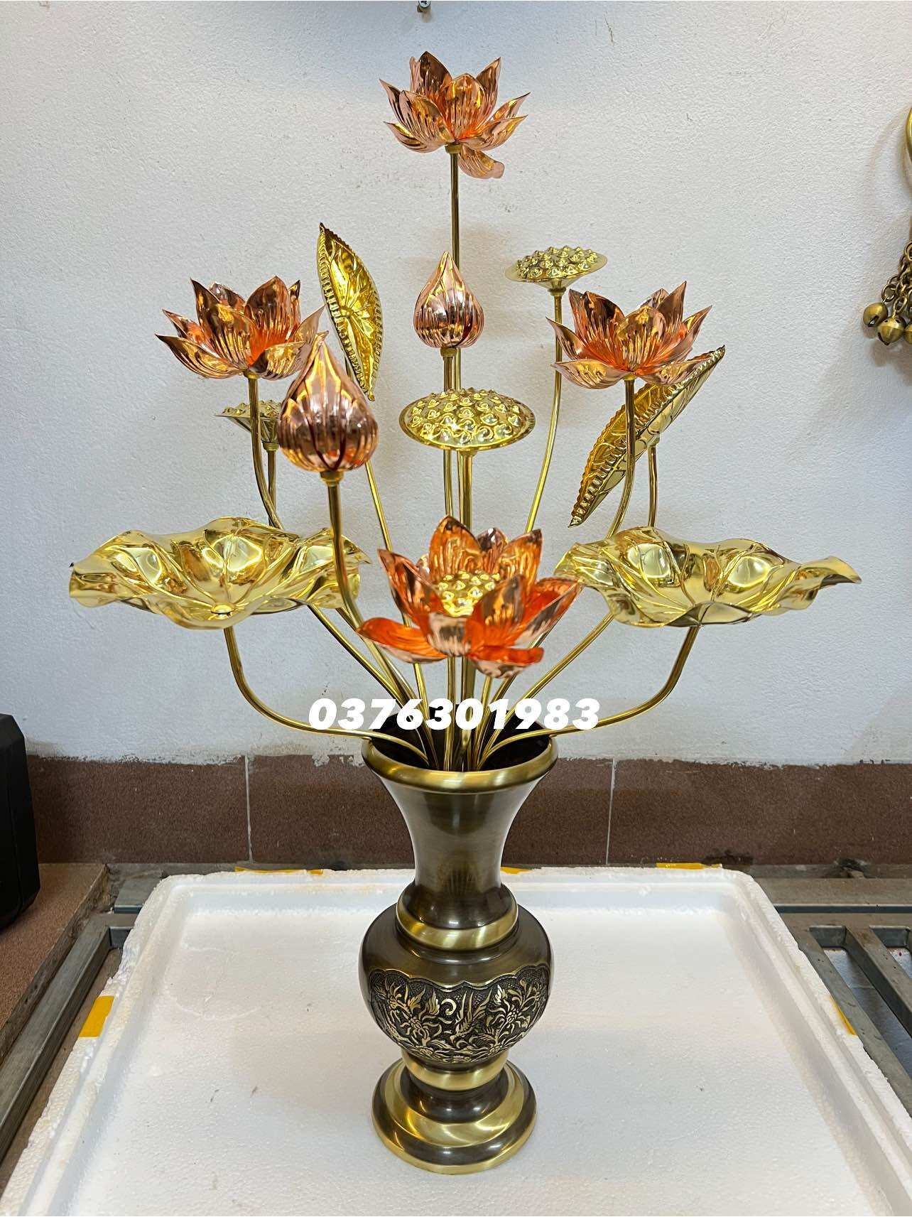 Combo hoa sen bằng đồng bó hoa 13 cành điểm đỏ+lọ cao 30cm