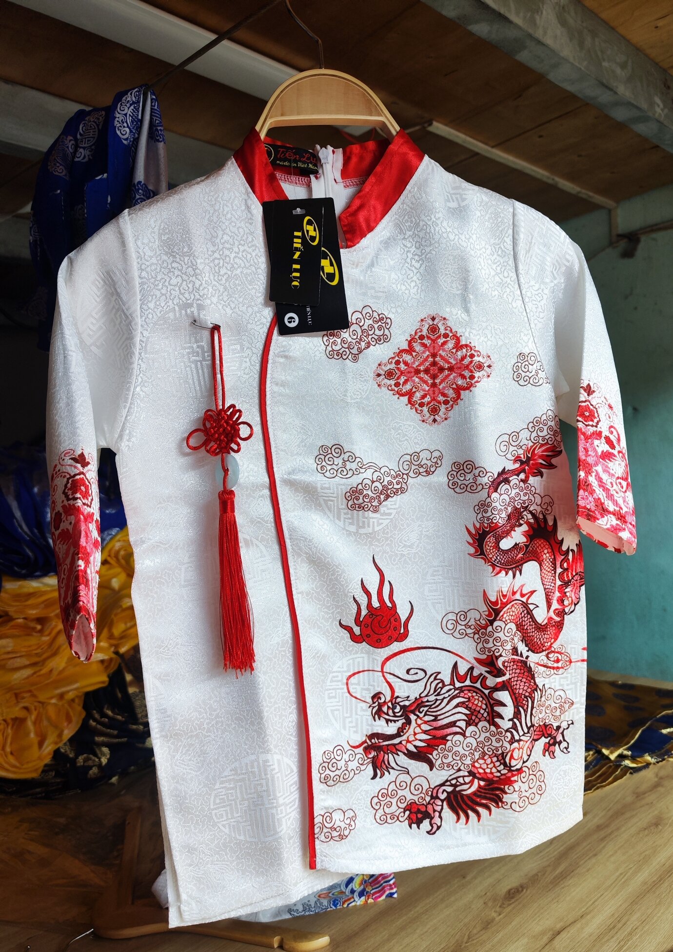 áo dài cách tân gấm thương hải