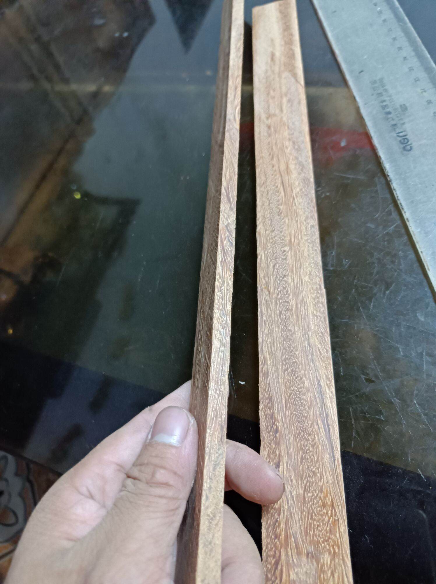 thanh gỗ lim ( gỗ tốt) dài 50cm. 1,4x1,8cm