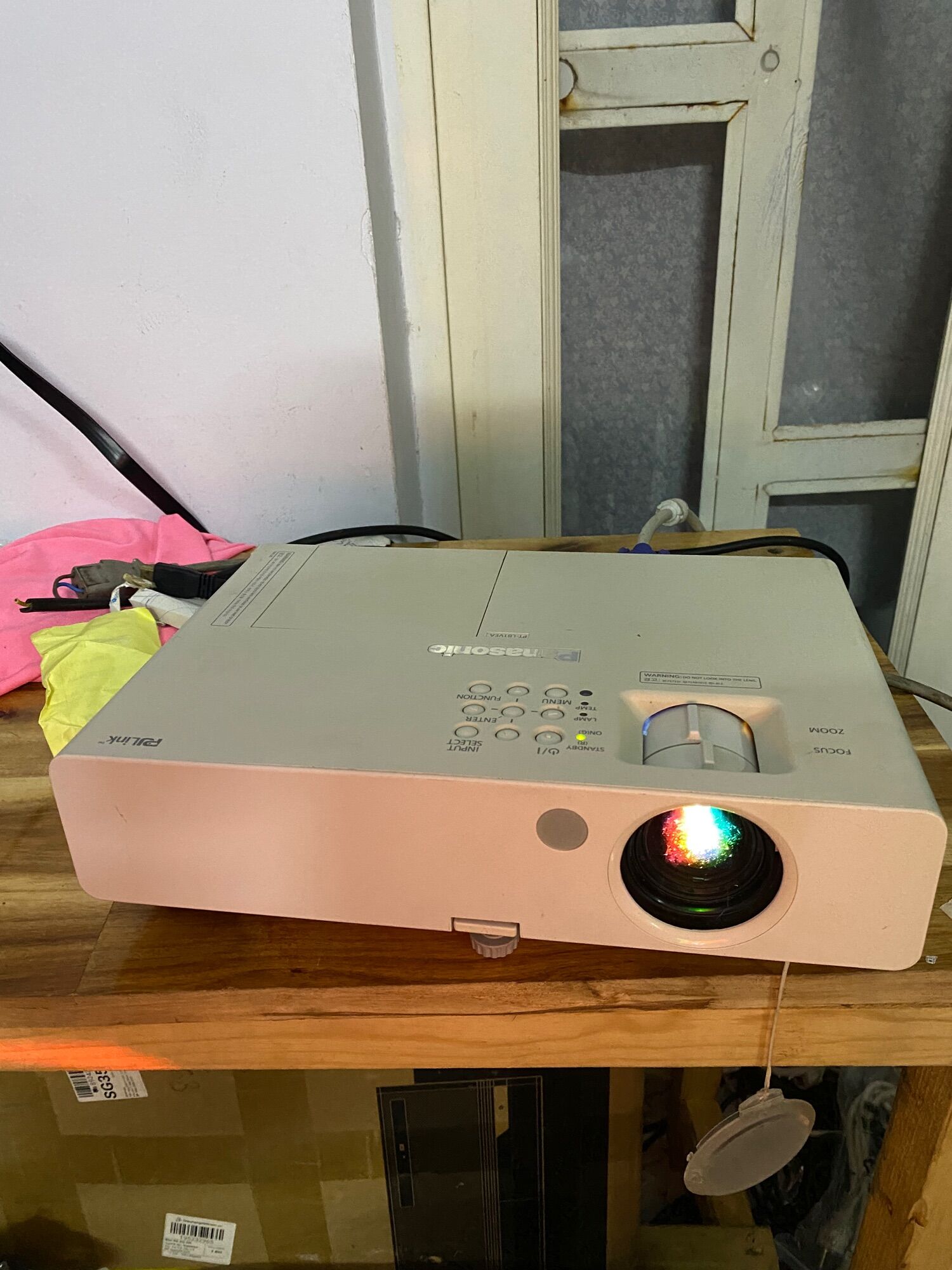 Máy chiếu 100in đẹp panasonic pt-lb3