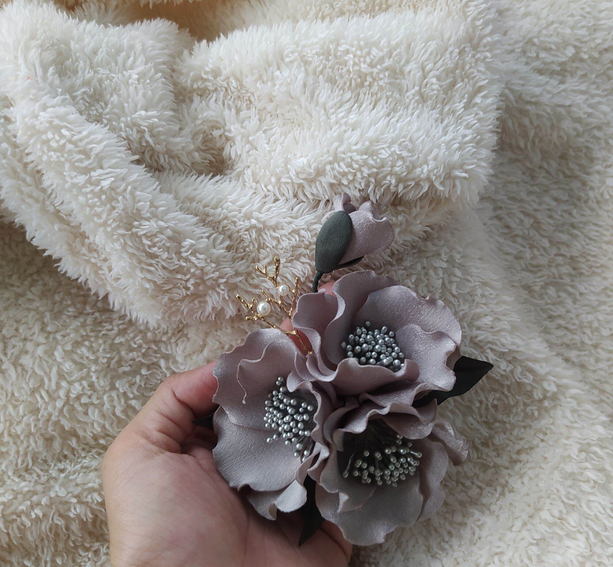 Hoa chùm cài áo handmade Canto màu xám
