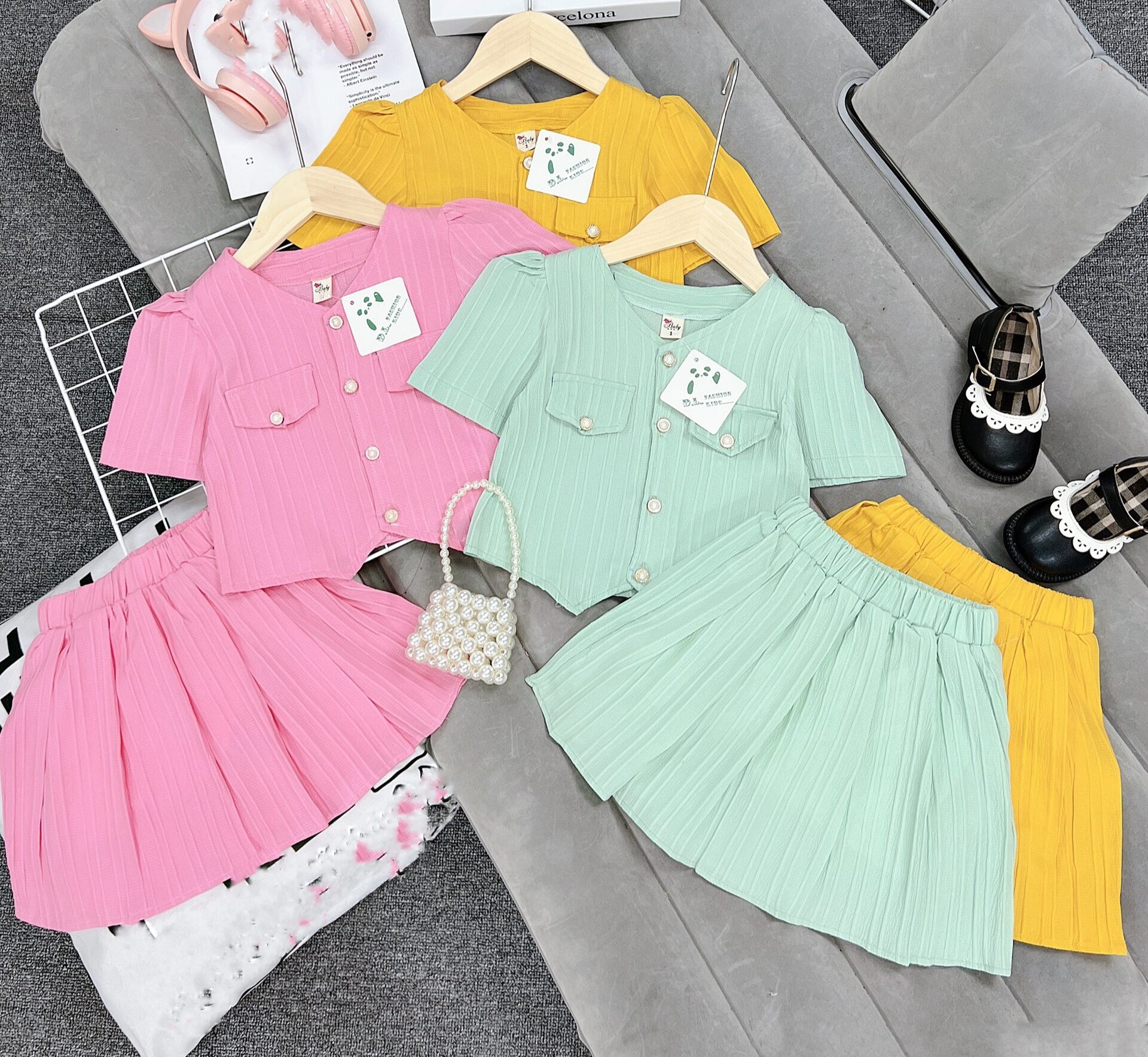 Set áo kèm chân váy xoè xinh xắn bé gái