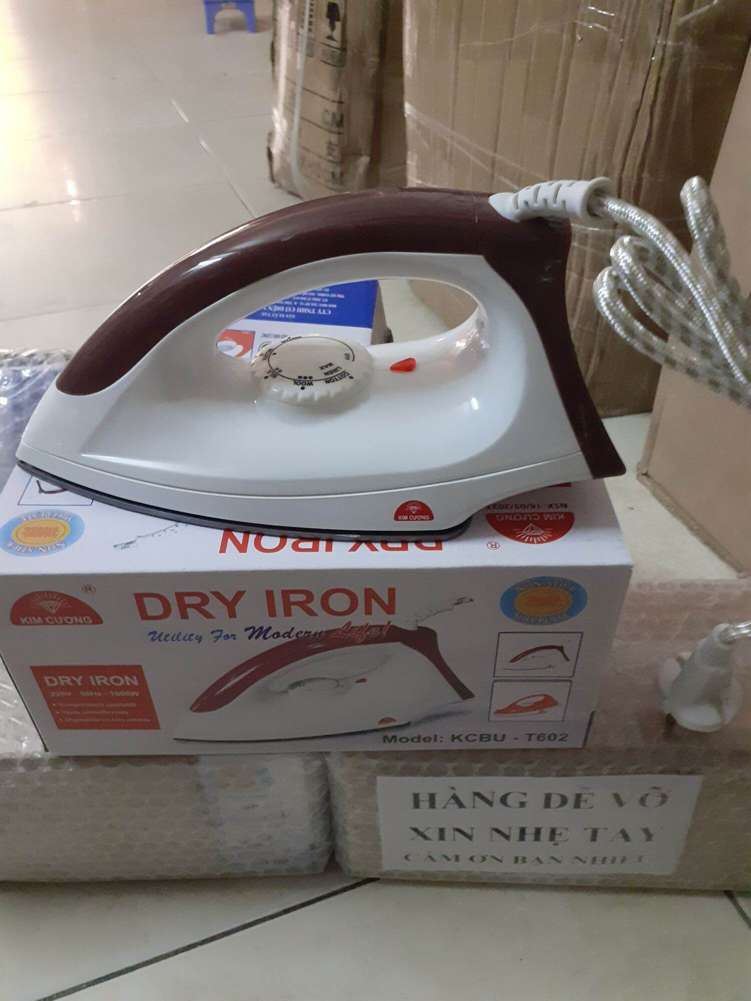 BÀN ỦI KHÔ KIM CƯƠNG