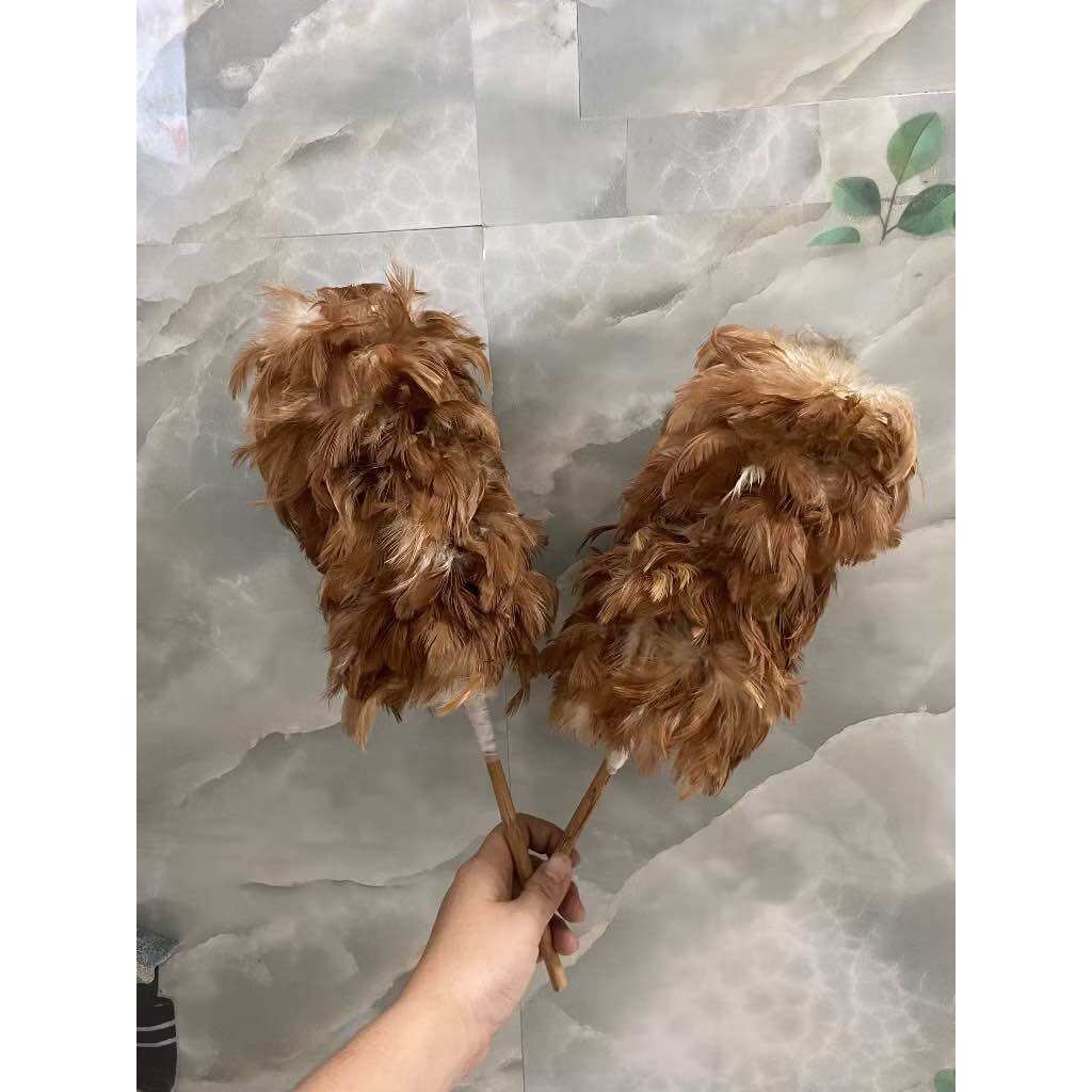 Chổi Lông Gà Mỹ Quét Bụi Loại Tốt - Cán Mây, Lông Mềm Mại, Dày Và Mượt, Đầu Dài Chắc Chắn