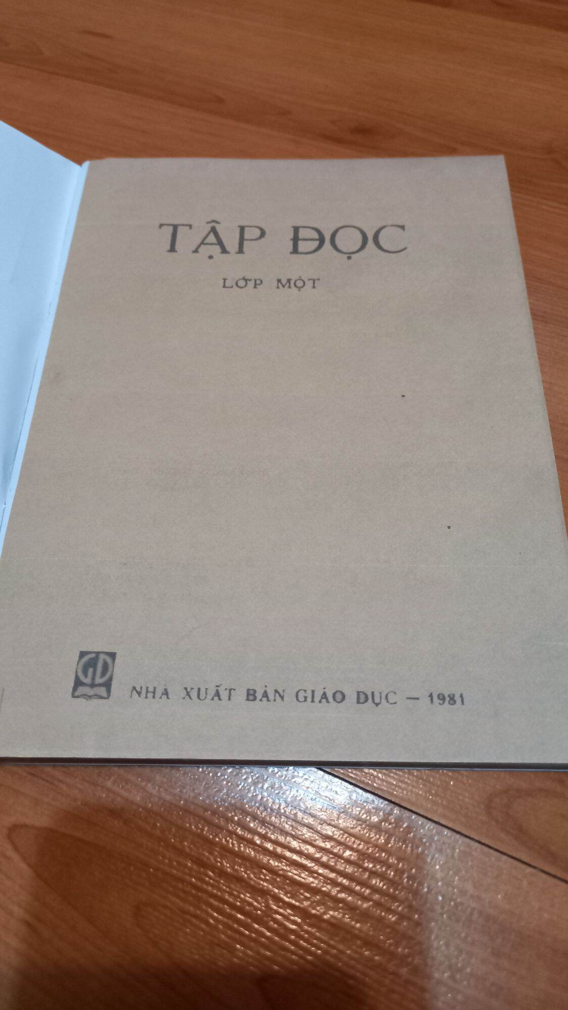 Tập đọc lớp 1 của thế hệ 8x 9x ( nội dung cũ scan in màu lại)