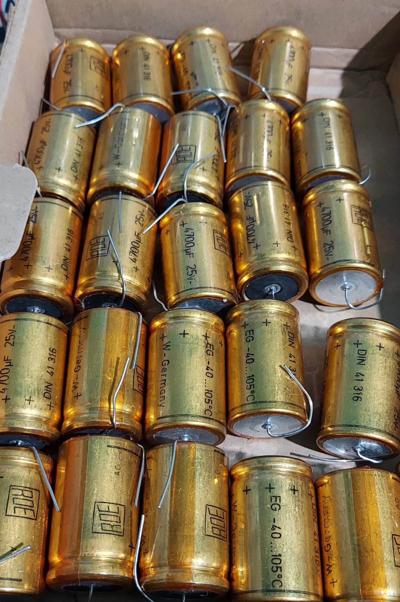 Tụ điện ROE 4700uf/25V Germany (NOS)