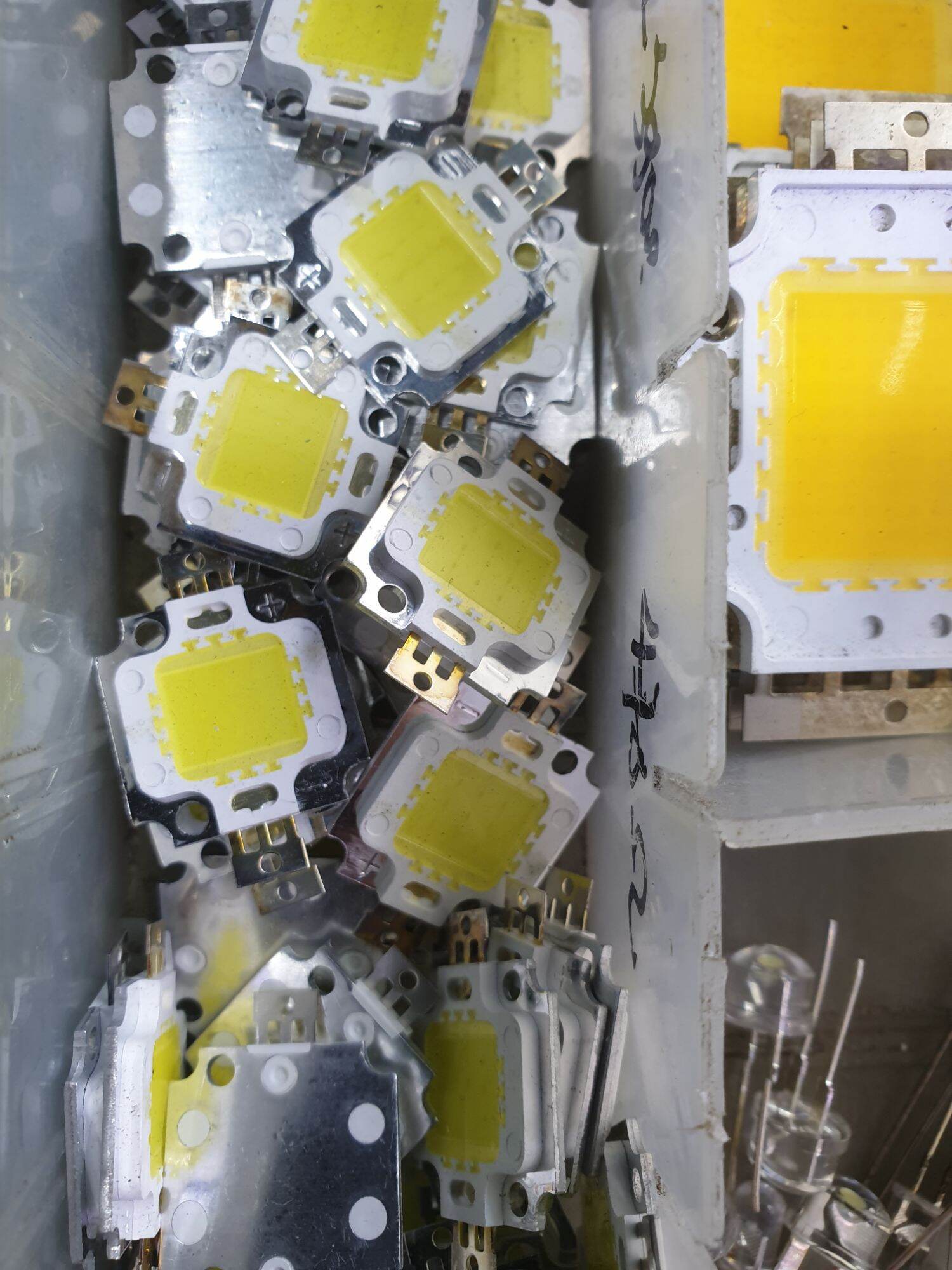 Chip Led 10w-12v giá 2 chiec