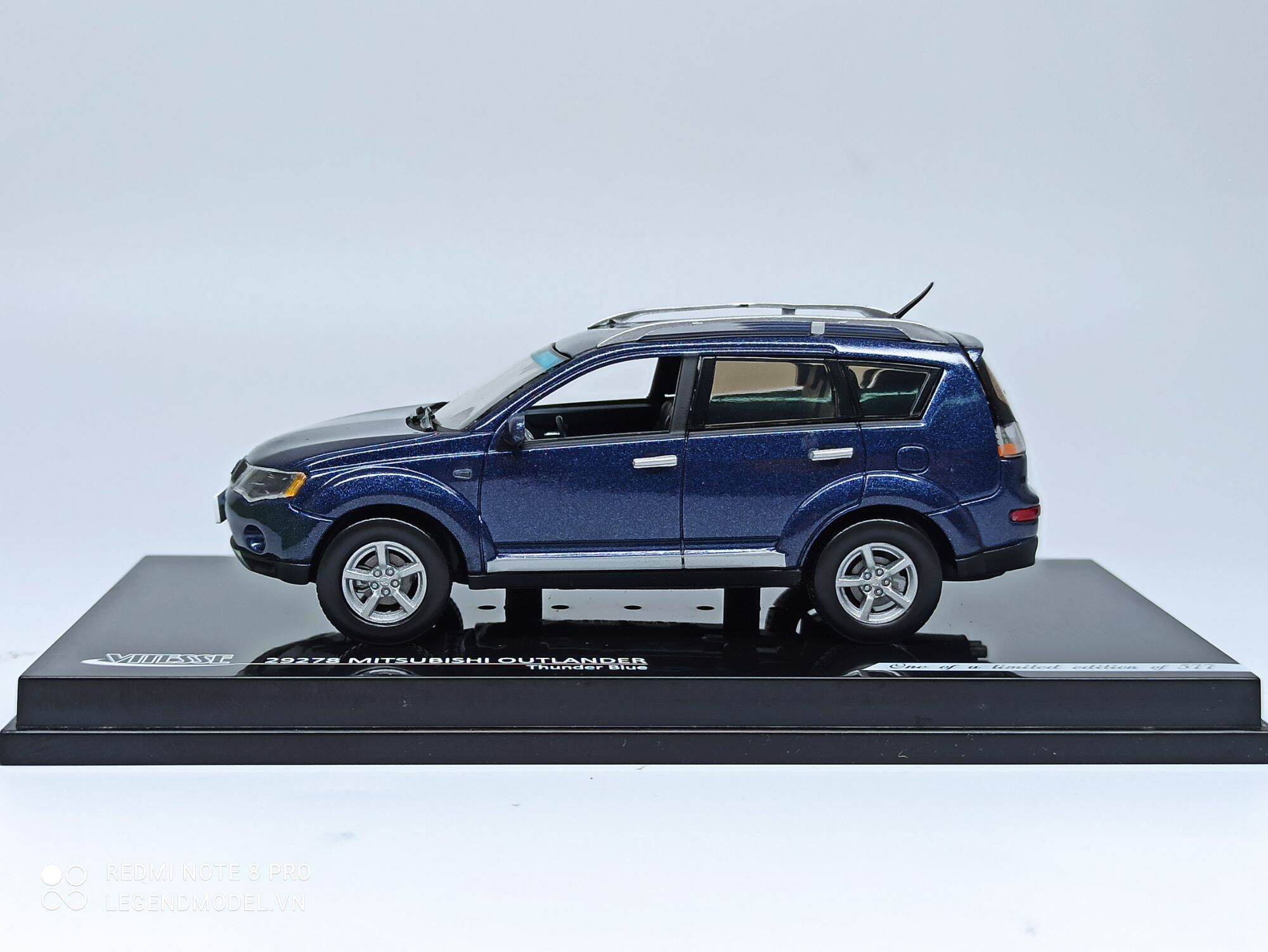 Mô hình xe Mitsubishi Outlander