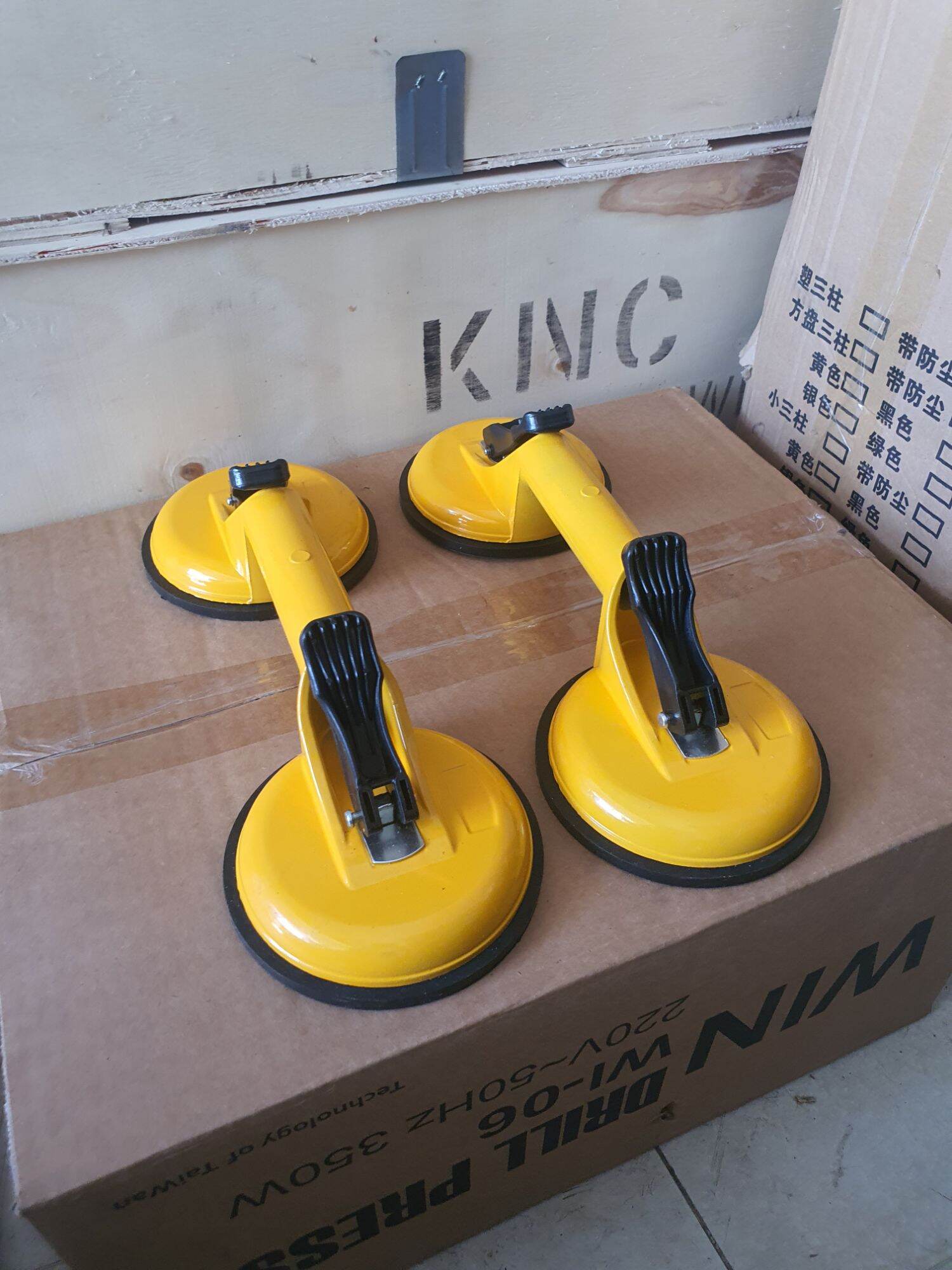 Tay hít kính 2 chấu