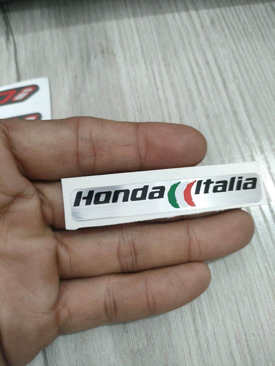 Chữ italia , số 150i màu đỏ