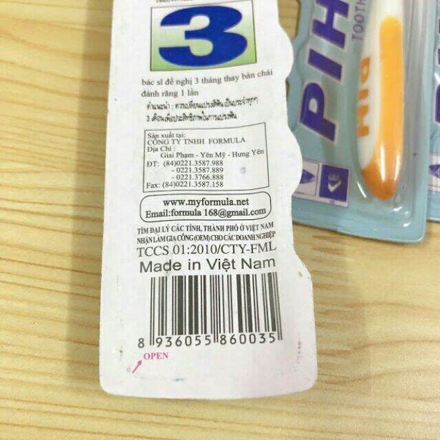 2 cái bàn chải đánh răng P/H