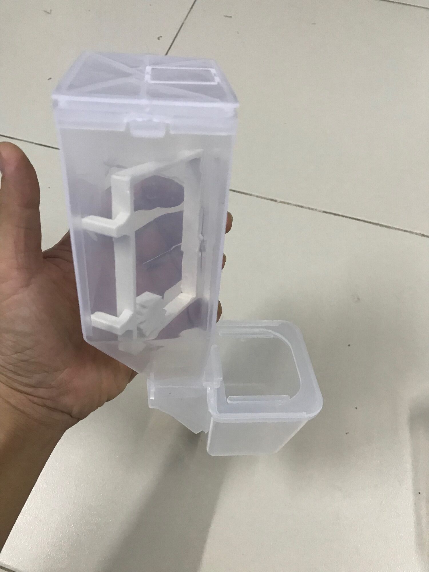 Khay ăn tự động 1 ngăn chống vãi.
