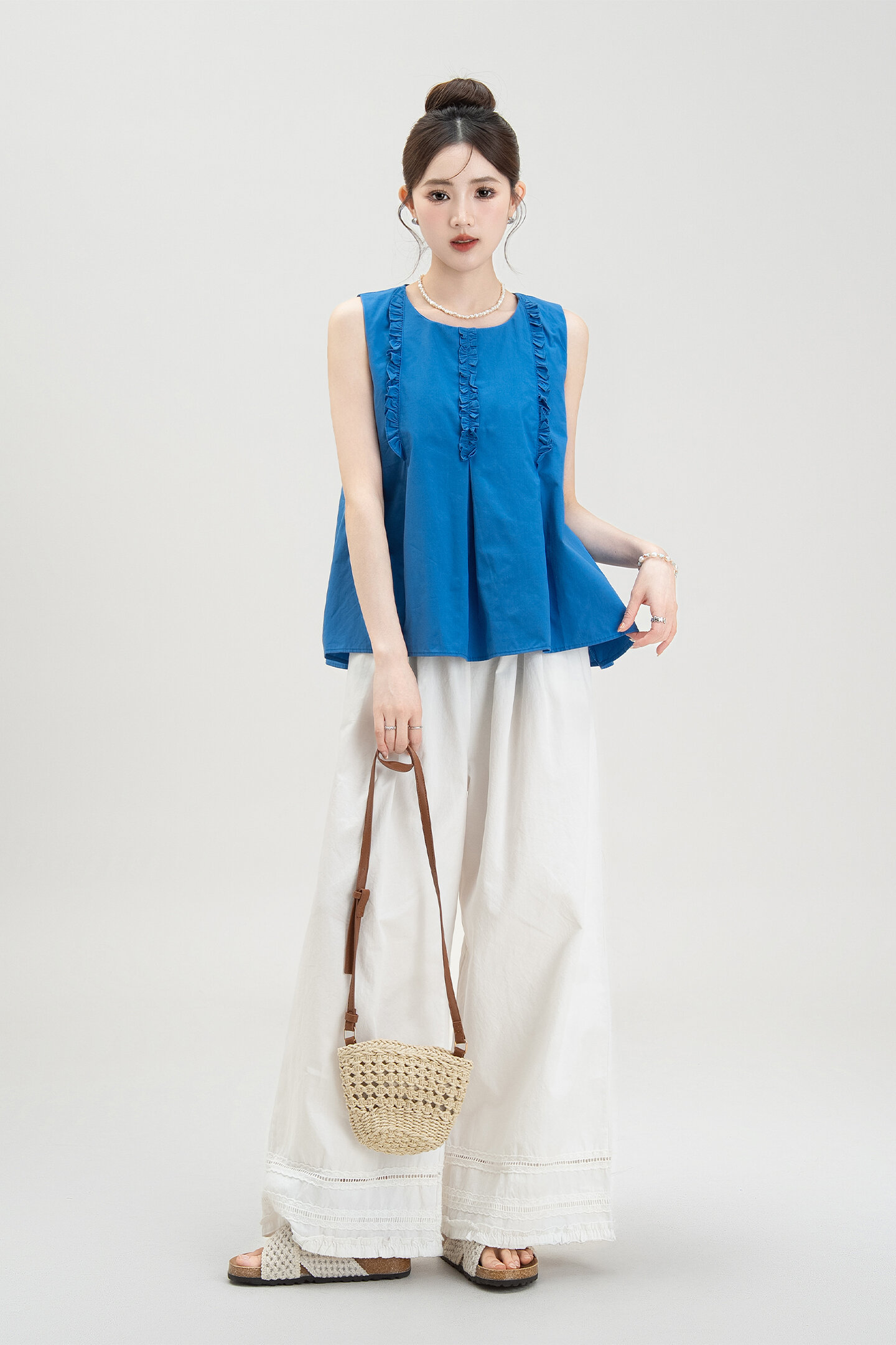Nurture One | Áo Blouse Không Tay Dễ Thương Màu Xanh Pháp, Cổ Voan, Phối Ruffle