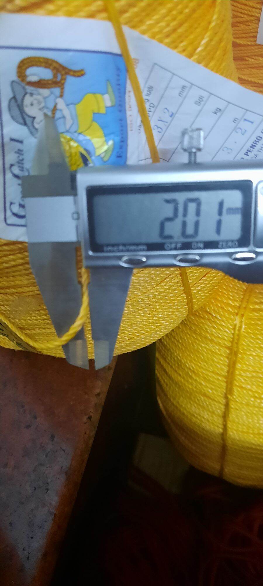 Một Cuộn Dây vàng thủy sản thả diều chắc chắn.