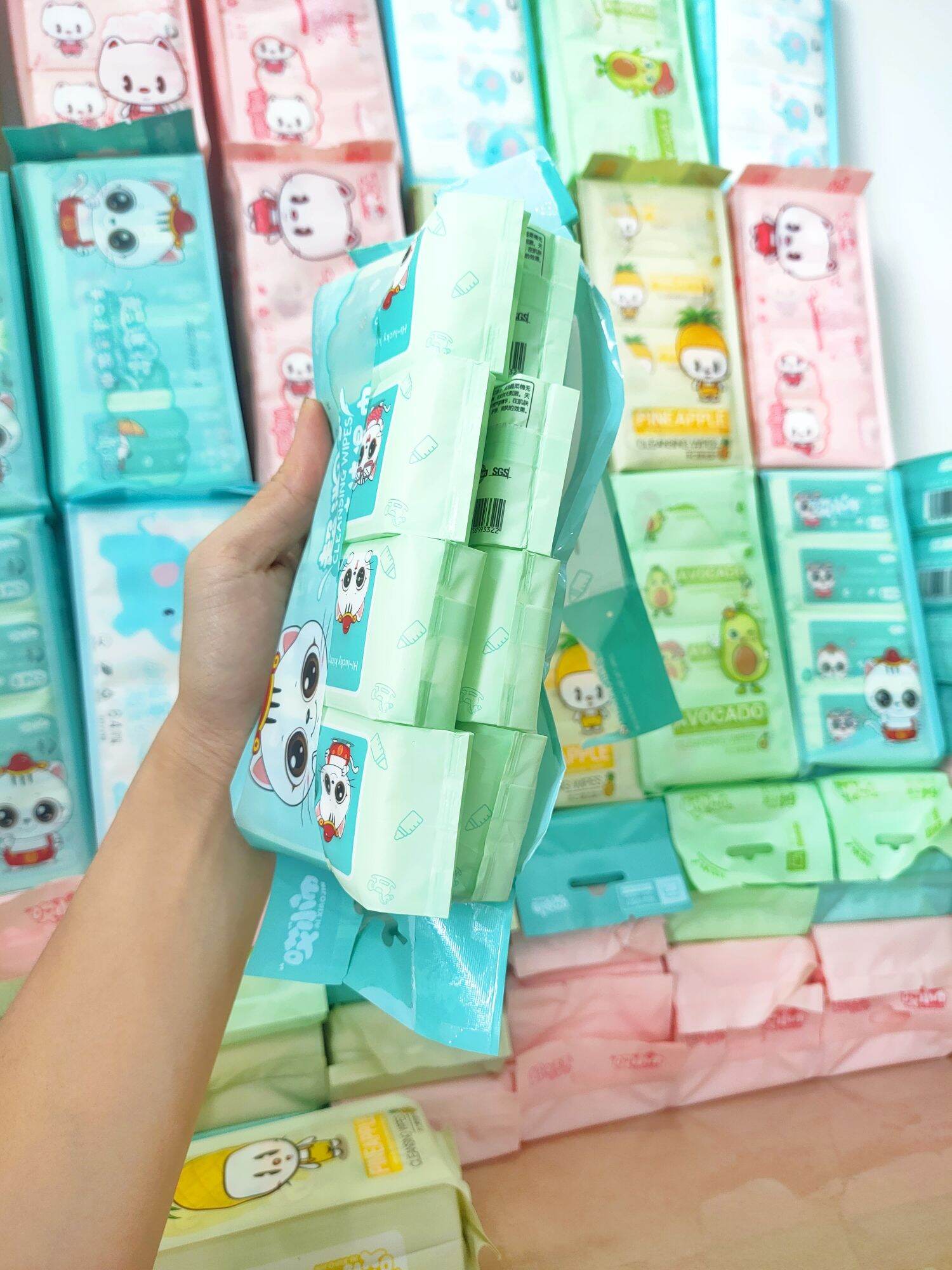 Khăn giấy ướt mini lốc 8 gói siêu tiện lợi