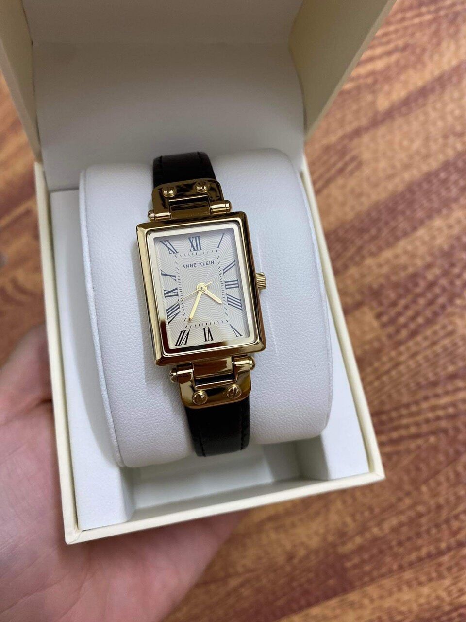 Đồng hồ nữ Anne klein