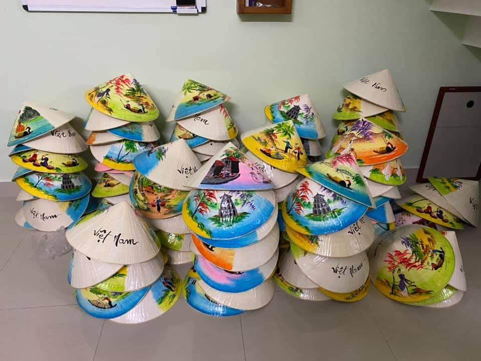 Nón lá vẽ tranh phong cảnh đẹp
