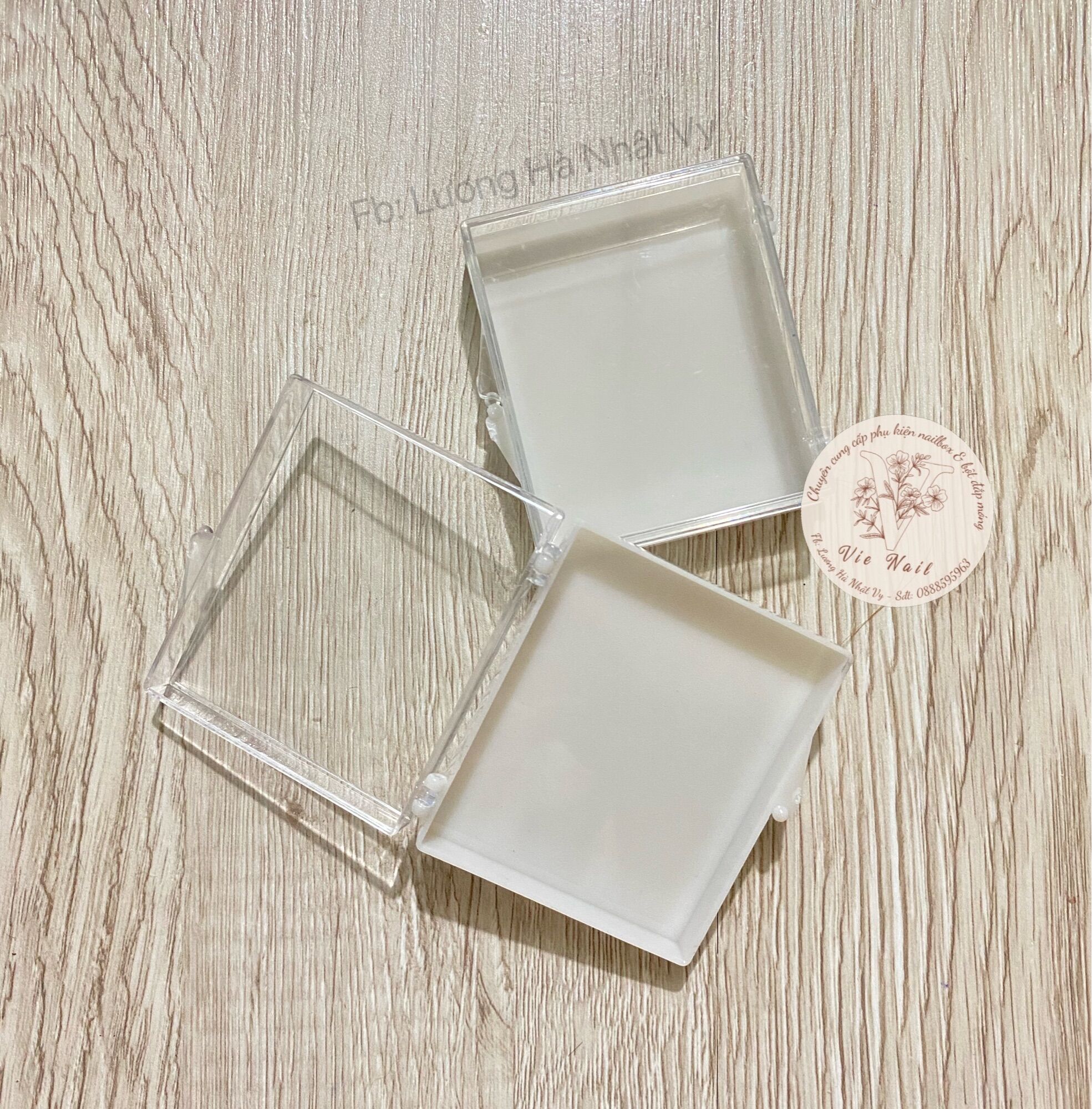 Hộp đựng nailbox, fan mi màu trắng