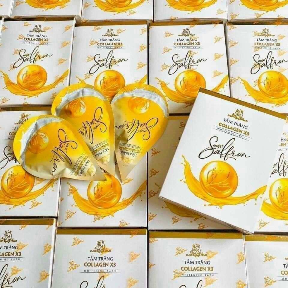 TẮM TRẮNG COLAGEN X3 MỸ PHẨM ĐÔNG ANH   TẮM TRẮNG COLLAGEN X3 SAFFRON NHÉ CÁC NÀNG  Cam kết hiệu quả sau 1 lần tắm  ✔  hỗ trợ tốt cho việc dưỡng trắng   ✔Tắm một lần lên khoảng 2-3 tone da   ✔  hộp 3 gói tắm được 3 lần siêu tiết kiệm  Tắm xong thoa lớp BO