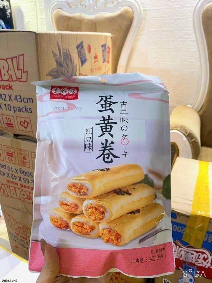 🥮 BÁNH NƯỚNG CUỘN TRỨNG MUỐI 🥮 #90k bịch  Bánh mới bánh mới, đang hot bên Douyin lắm này các bác ơi ăn là ghiền  🥪 Nhân bánh trải dài và đều, dễ ăn lại còn ngon nữa.