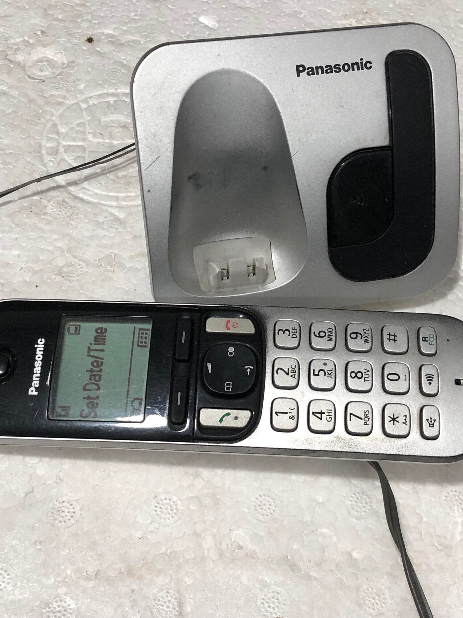 Điện thoại mẹ bồng con Panasonic KX-TGC210,6411