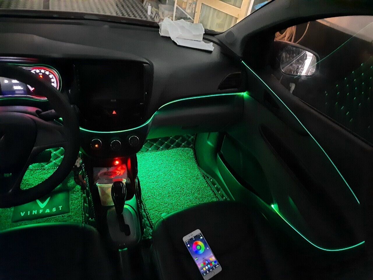 Đèn led nội thất ô tô 64 màu