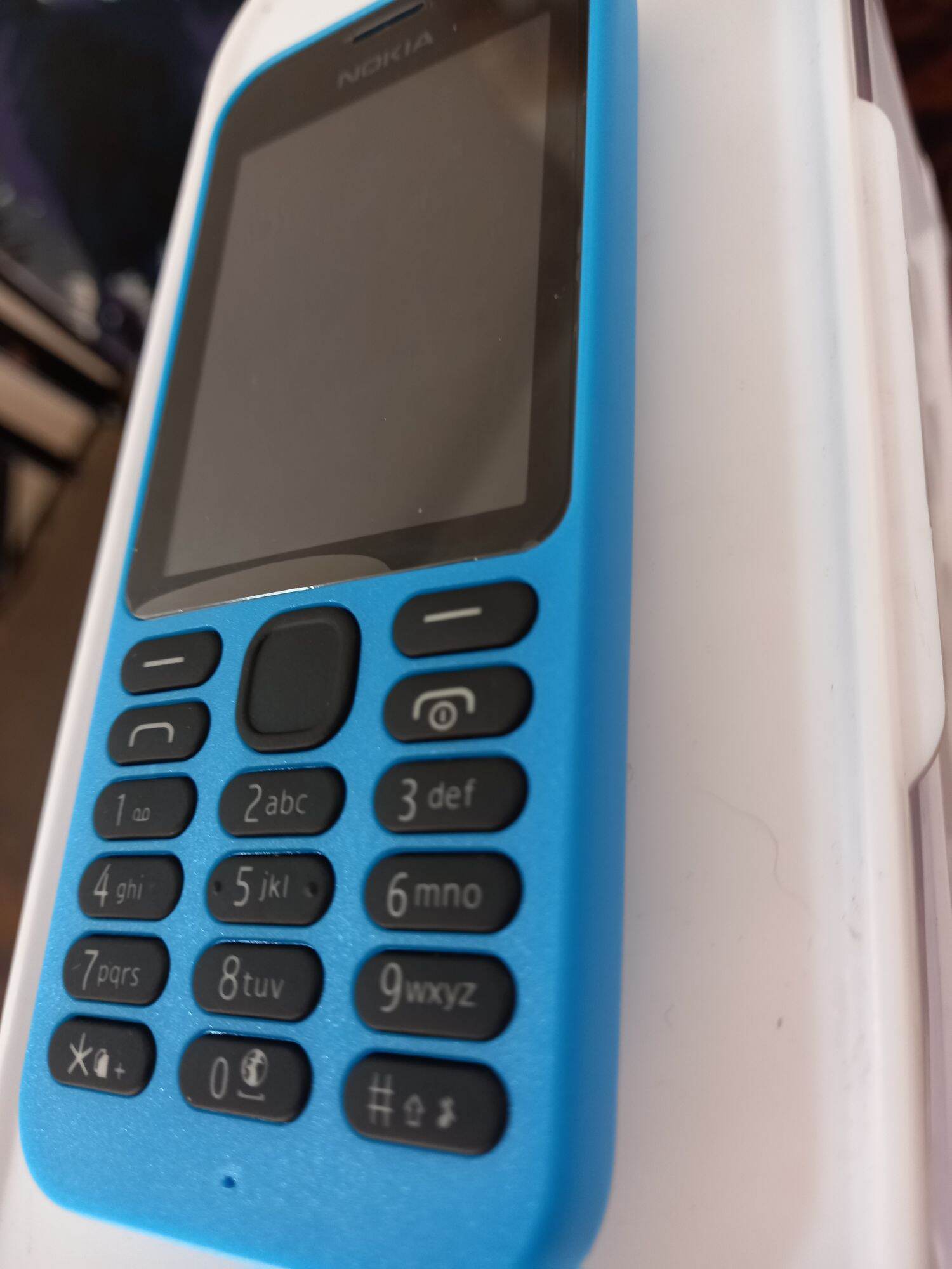 Nokia 215 FM radio/ tặng kèm pin sạc