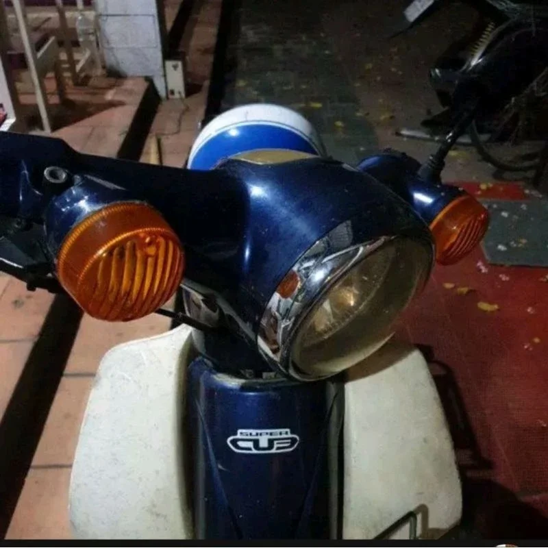Cặp xi nhan trước xe CUB đời mới .