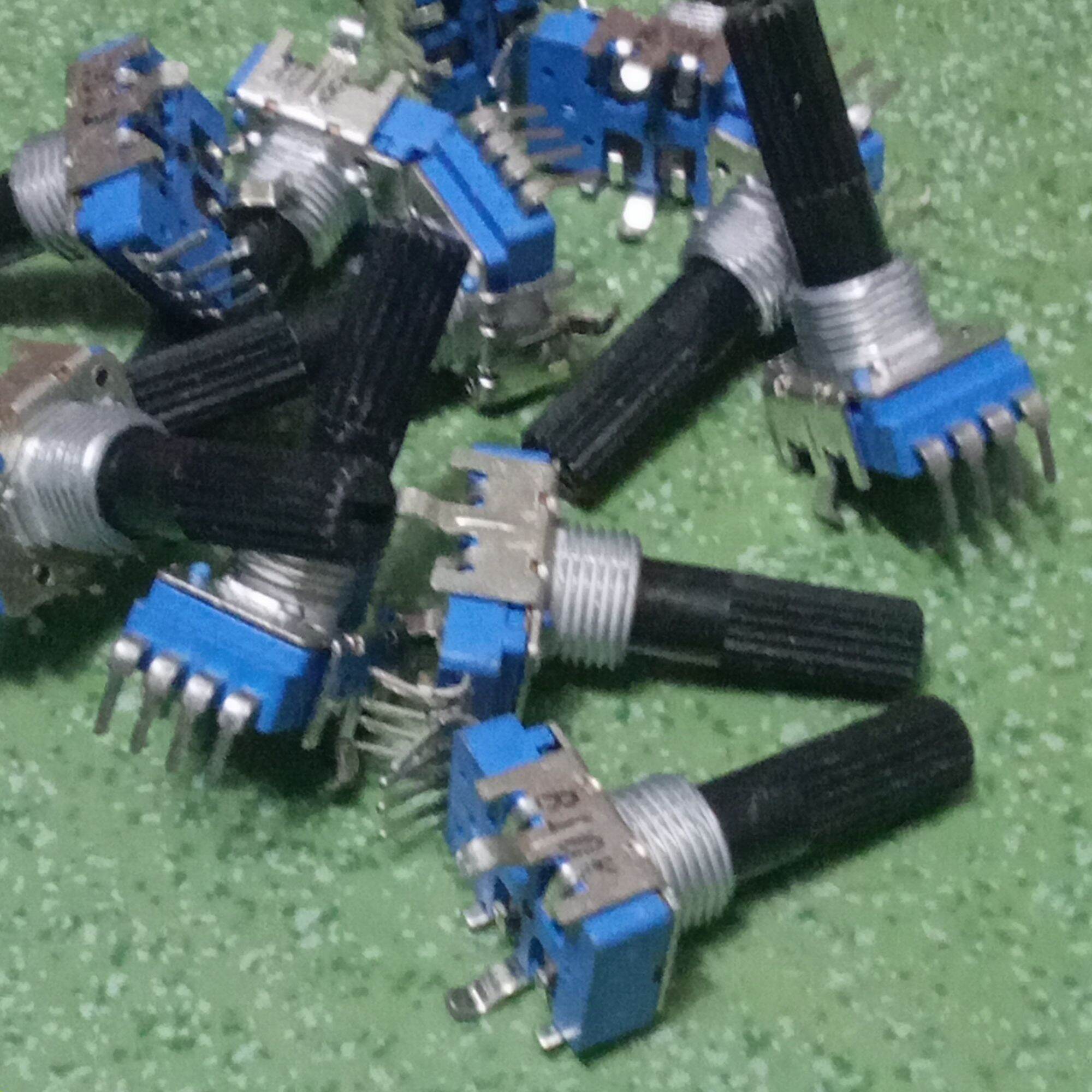 1 CHIẾC VOLUME 4 CHÂN MIXER( CHÂN DÀI)
