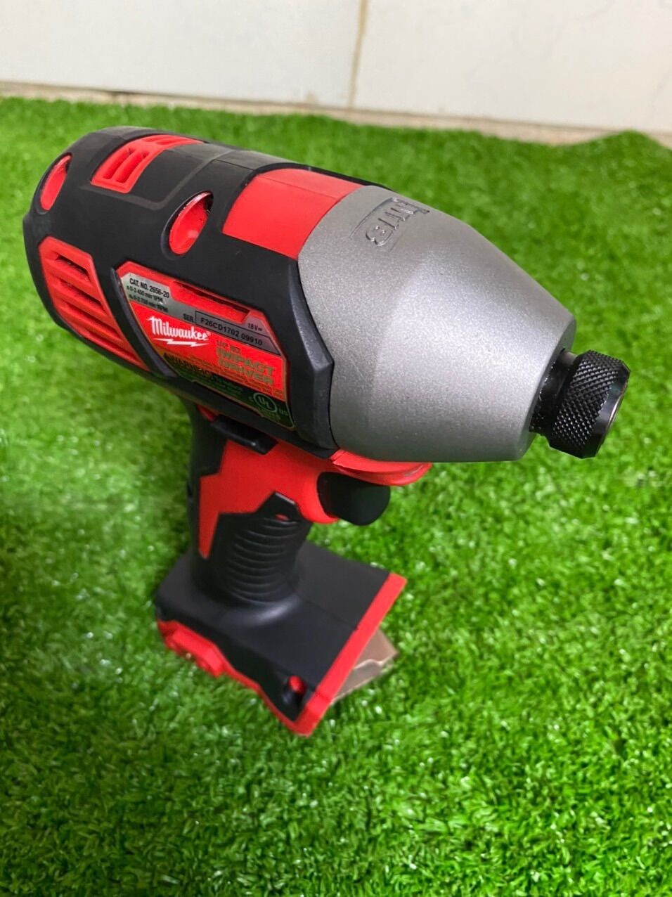 Thân vít milwaukee 2656-20 mới 95%