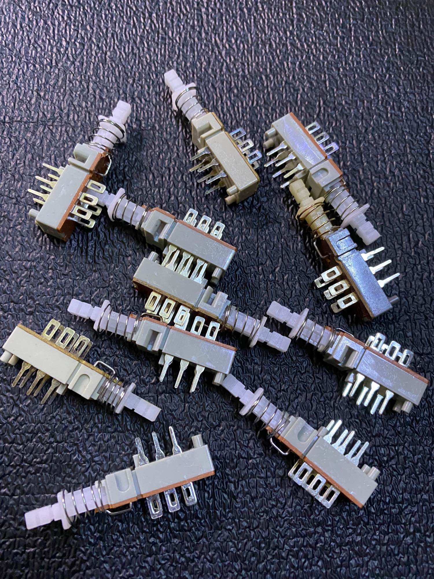 Công tắc nhấn giữ 6 chân (10 chiếc)