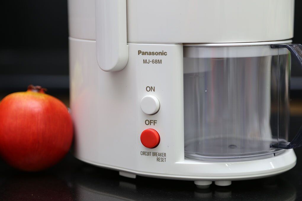 Máy ép trái cây Panasonic MJ-68MWRA (HÀNG CHÍNH HÃNG)